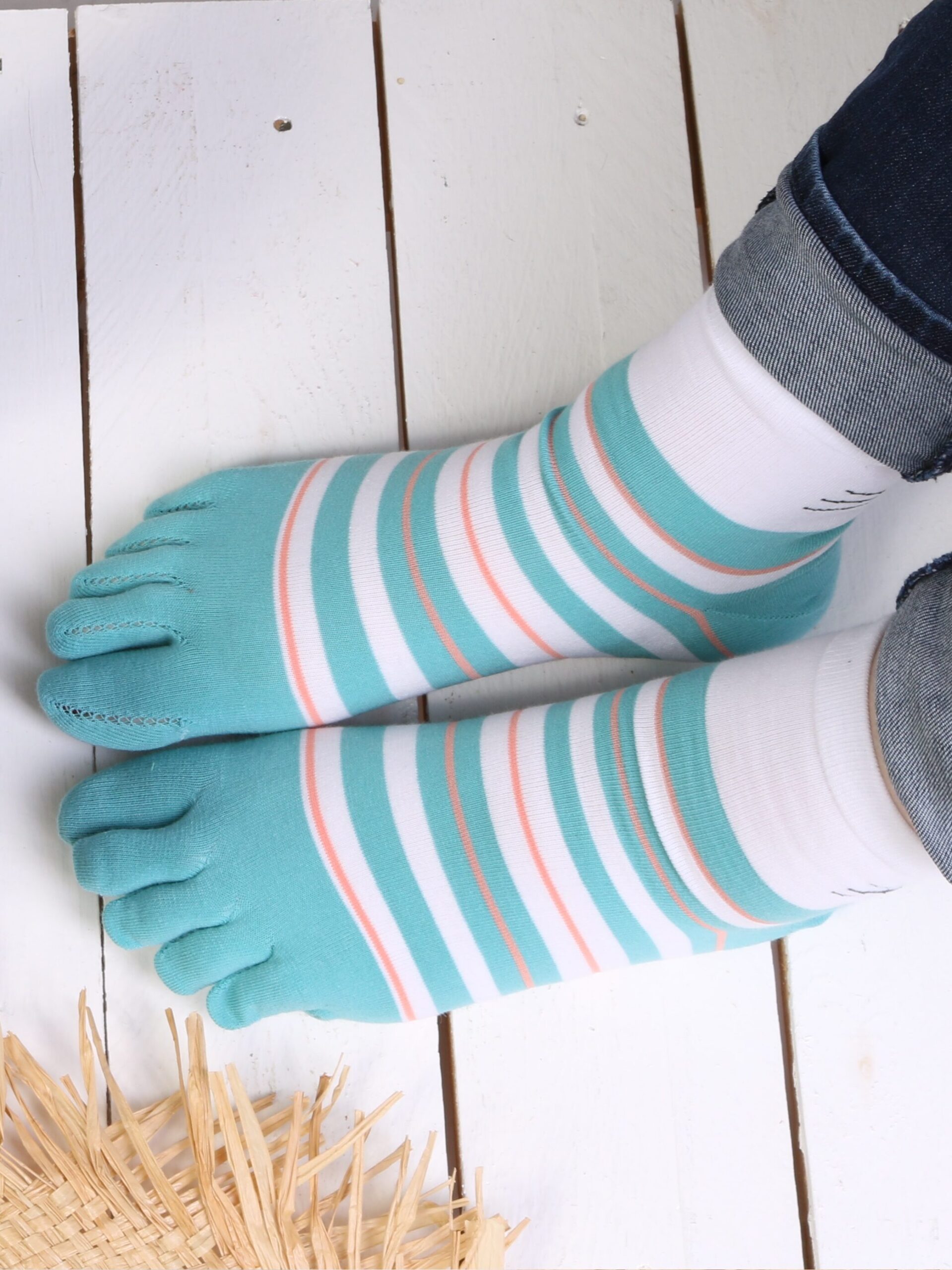 Striped toe socks from Sokisahtel