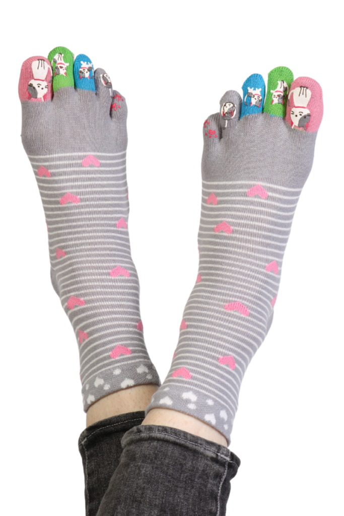 Toe socks with adorable kittens