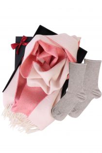 Подарочный комплект из шерстяных носков ANNI и шарфа розово-белого цвета из шерсти альпака для женщин | Sokisahtel