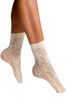 ROSA STILE creamy white sheer socks | Sokisahtel