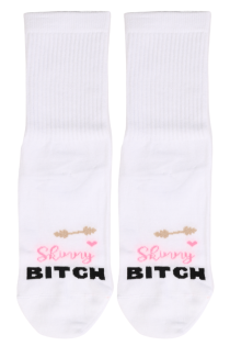 Хлопковые носки белого цвета с провокационной надписью SKINNY BITCH | Sokisahtel