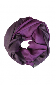 Шаль двусторонняя в оттенках темно-фиолетового цвета из смеси шелка и шерсти альпака ALPACA | Sokisahtel