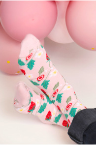 Хлопковые носки розового цвета с изображением клубники AMARA | Sokisahtel