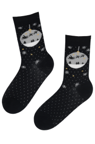 Женские хлопковые носки чёрного цвета с изображением ёлочной игрушки и снежинок в зимней тематике ANGEL | Sokisahtel