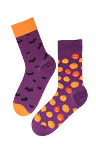 Хлопковые носки фиолетового цвета с узорами в виде тыквы и летучей мыши на Хэллоуин FLYING BAT | Sokisahtel