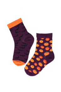 Детские хлопковые носки фиолетового цвета с узорами в виде тыквы и летучей мыши на Хэллоуин FLYING BAT | Sokisahtel