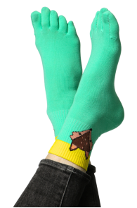 Хлопковые пальчиковые носки зелёного цвета с лисьими мордочками HELLEN | Sokisahtel