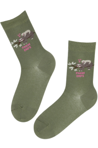 Хлопковые носки серовато-зелёного цвета с ленивцами на День матери PARIM EMPS | Sokisahtel