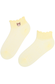 Хлопковые короткие носки жёлтого цвета с узором в виде милых кошачьих мордочек RITA | Sokisahtel